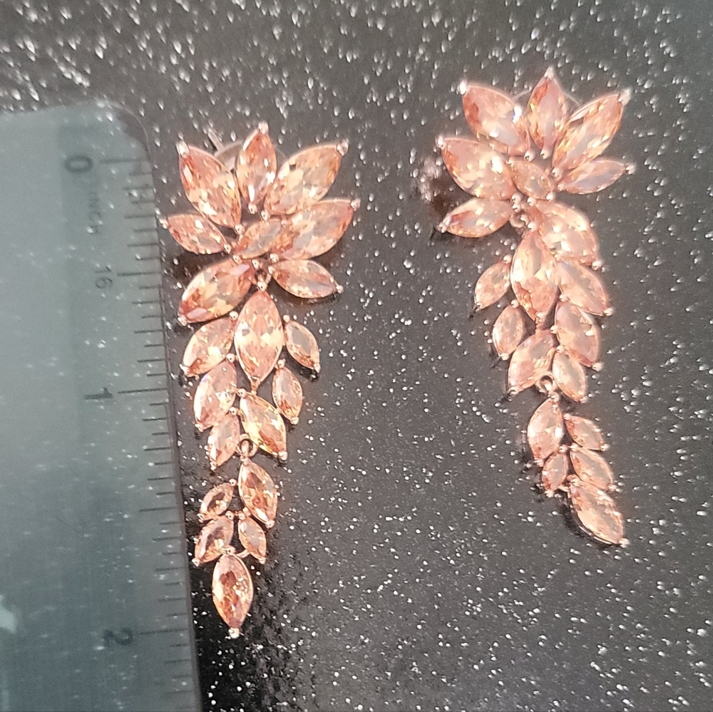 Elegant Rose Gold and Pink Crystal Drop Earrings. Gorgeous. New. 2" - Picture 4 of 7